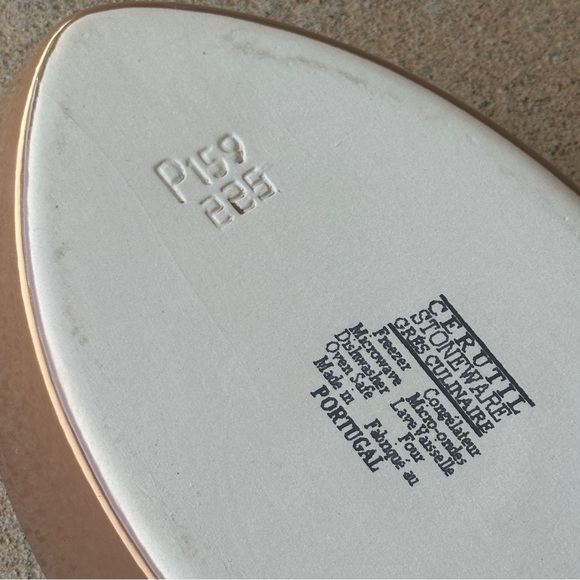 Cerutil Portugal Stoneware Fish Shaped Baking Dish - Picture 5 of 9